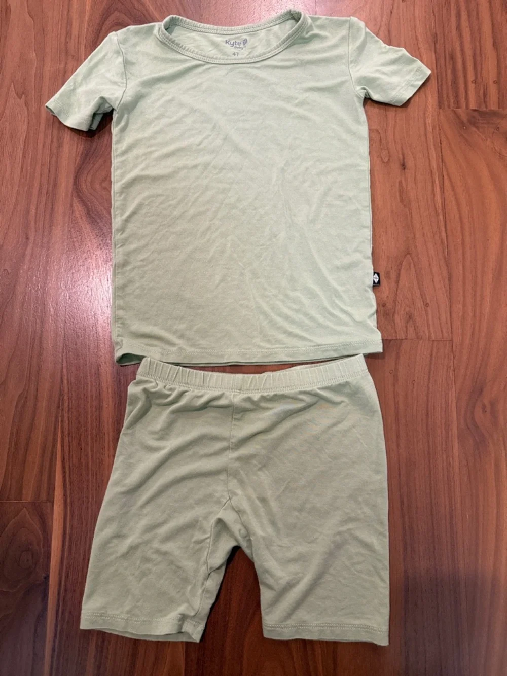 Kyte BABY Mint Green pistachio Short Sleeve Top & Shorts Pajama Set size 4t